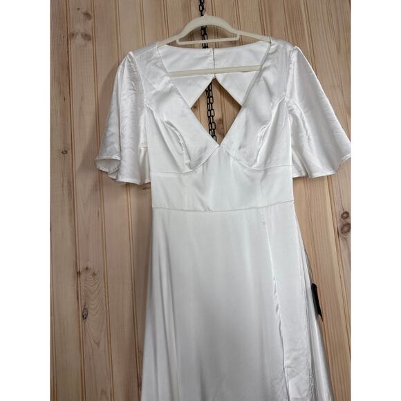 NWT Lulus Elegant Confidence White Satin Flutter Sleeve Cutout Maxi Dress Size M - Picture 4 of 11